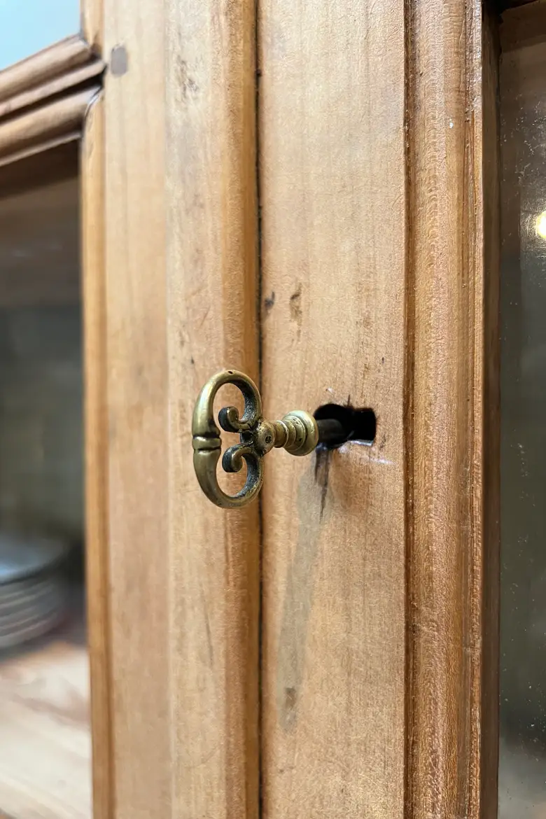 Ancienne bibliothèque vitrée en merisier Début XXème