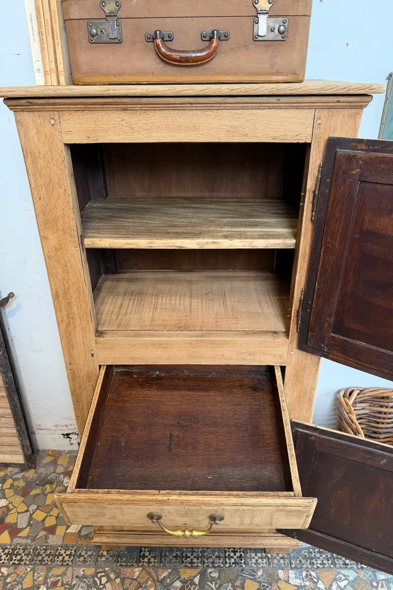 Ancienne bonnetière en chêne – Début XXe siècle