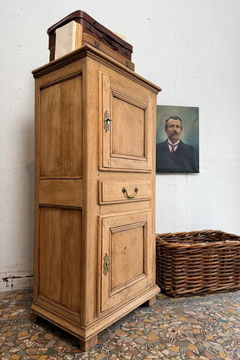 Ancienne bonnetière en chêne – Début XXe siècle