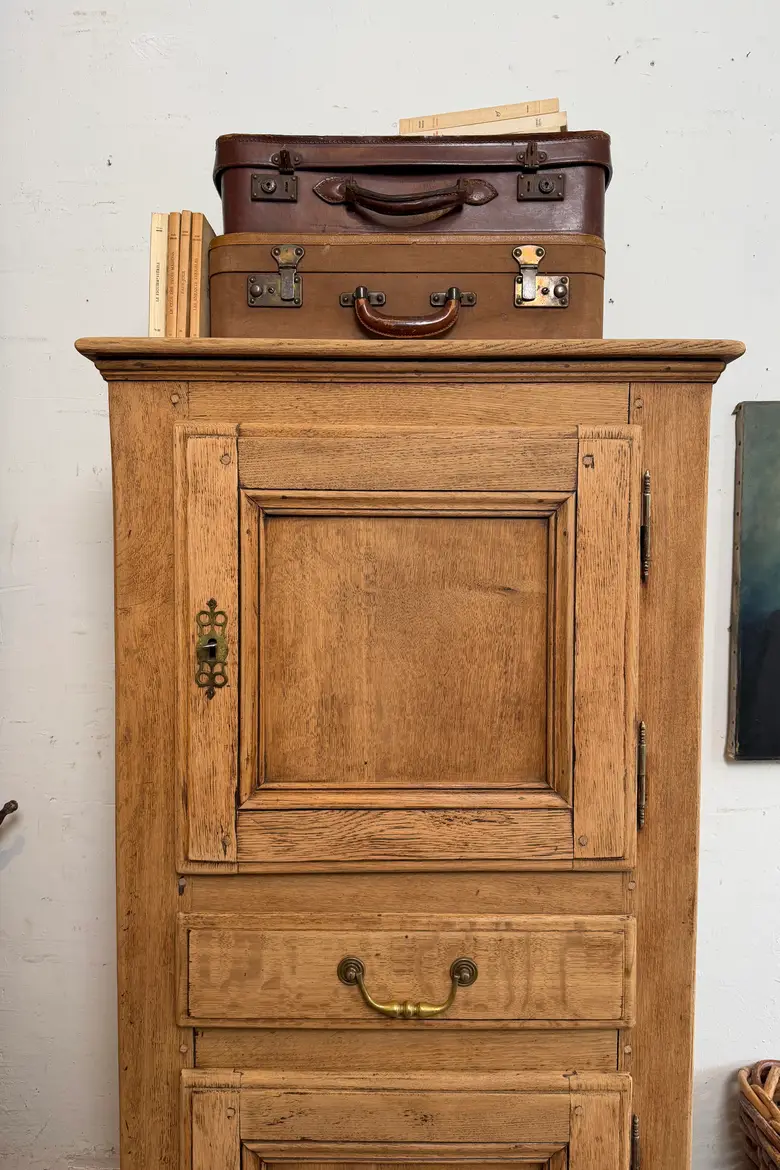 Ancienne bonnetière en chêne – Début XXe siècle
