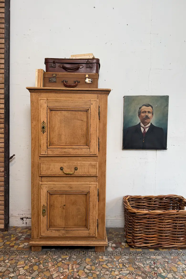 Ancienne bonnetière en chêne – Début XXe siècle