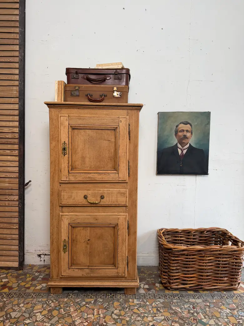 Ancienne bonnetière en chêne – Début XXe siècle