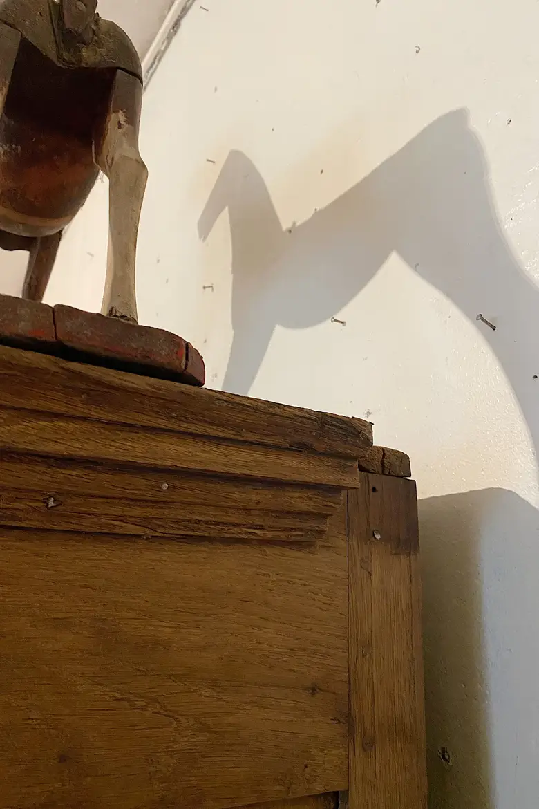 Ancienne bonnetière en frêne et merisier Début XXème