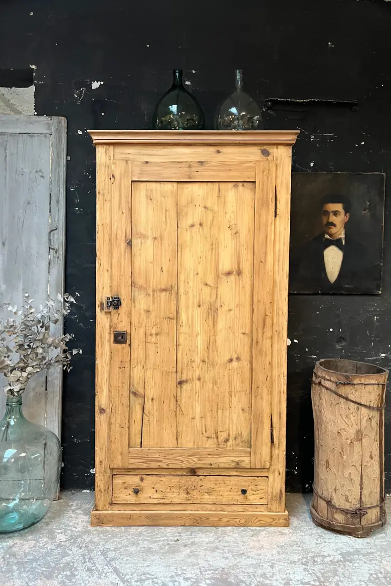 Ancienne bonnetière en sapin Début XXème