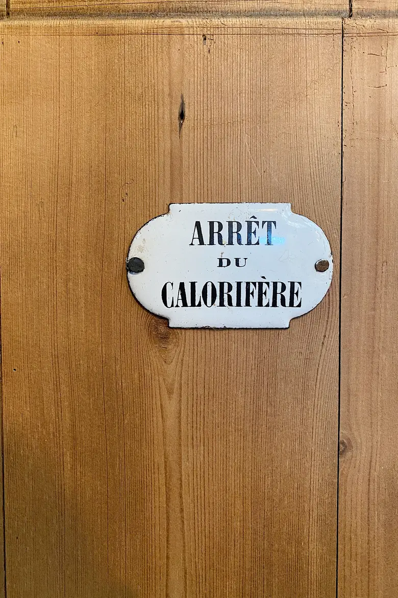 Ancienne bonnetière en sapin Début XXème