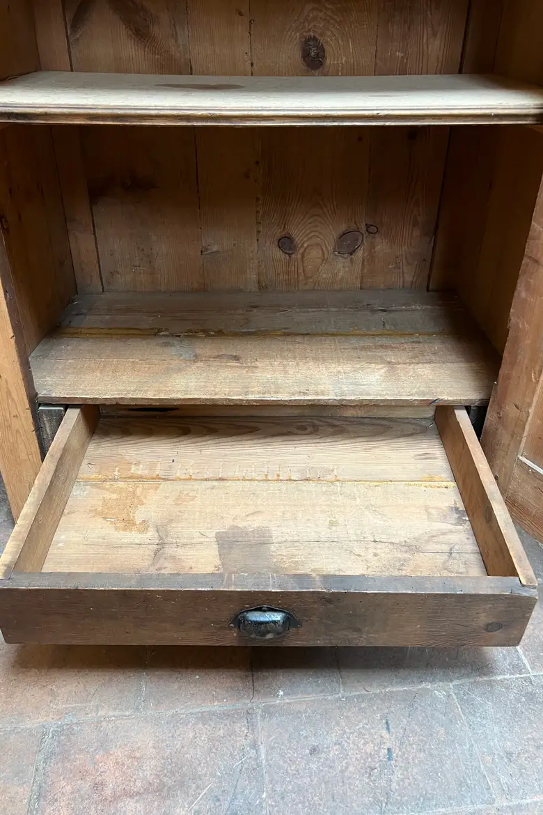 Ancienne bonnetière en sapin Début XXème