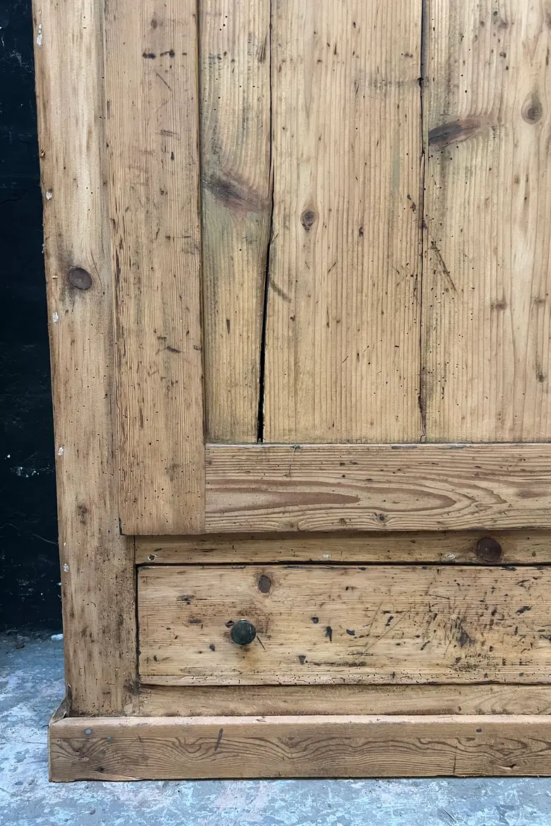 Ancienne bonnetière en sapin Début XXème