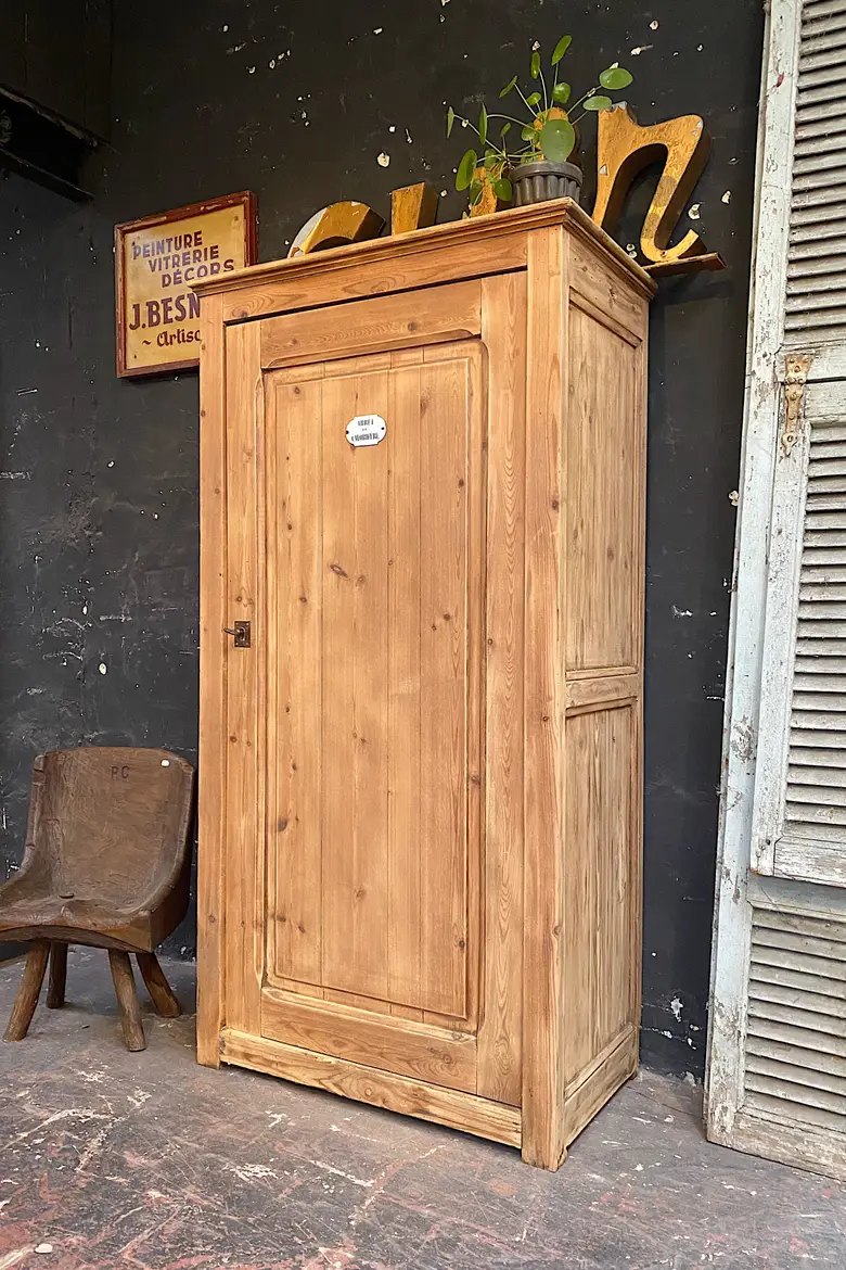 Ancienne bonnetière en sapin Début XXème