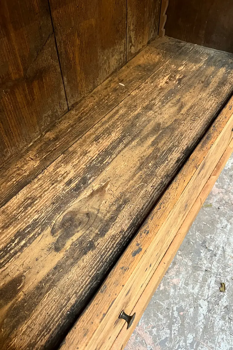 Ancienne bonnetière en sapin Début XXème