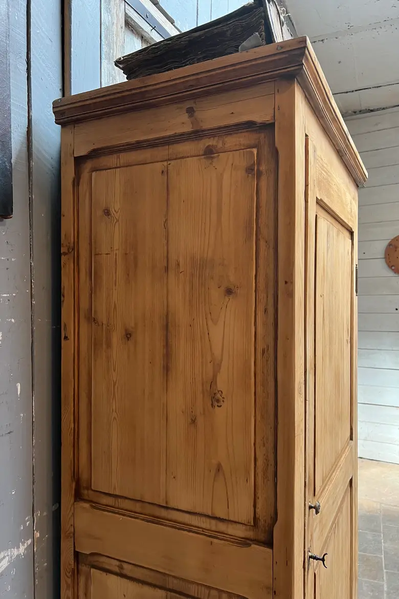 Ancienne bonnetière en sapin Début XXème
