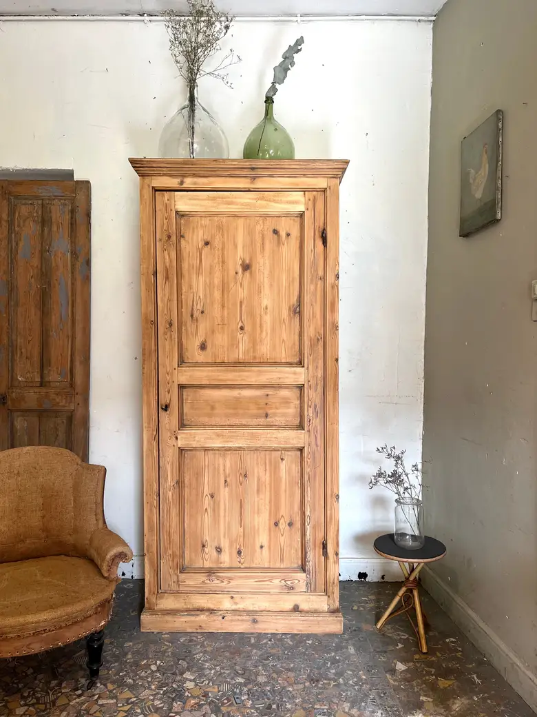 Ancienne bonnetière en sapin Début XXème