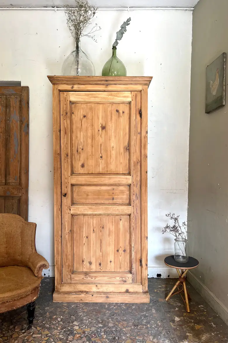 Ancienne bonnetière en sapin Début XXème
