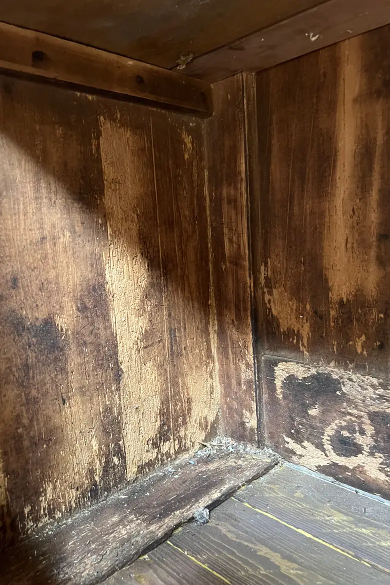 Ancienne bonnetière en sapin Début XXème