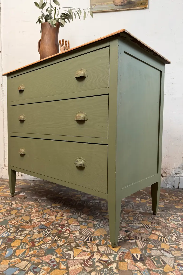 Ancienne commode en sapin