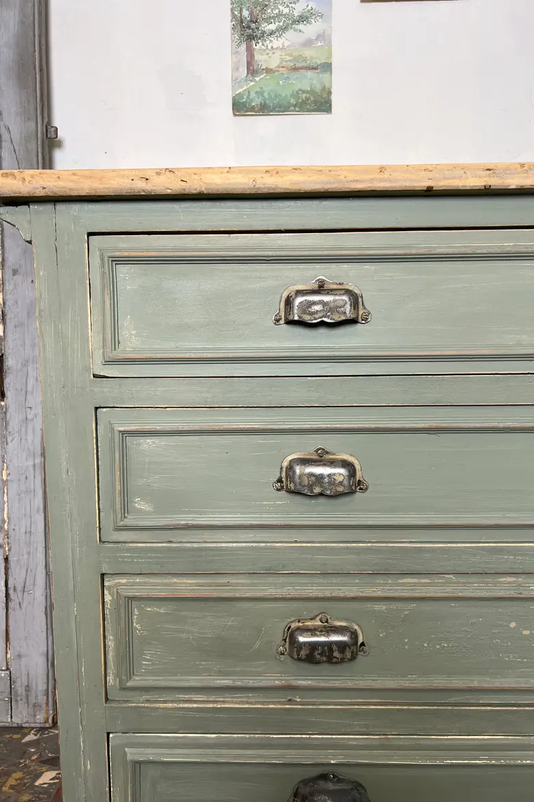 Ancienne commode peinte