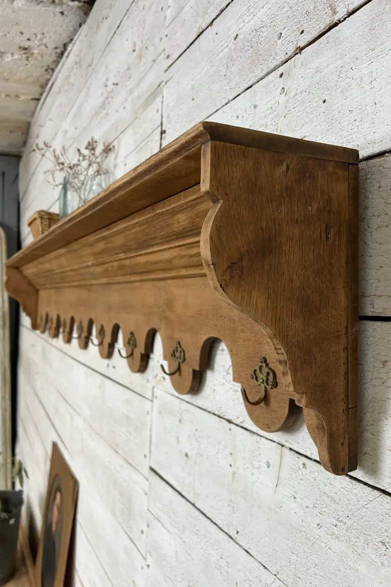 Ancienne crédence de cuisine en chêne – détournée en portemanteau