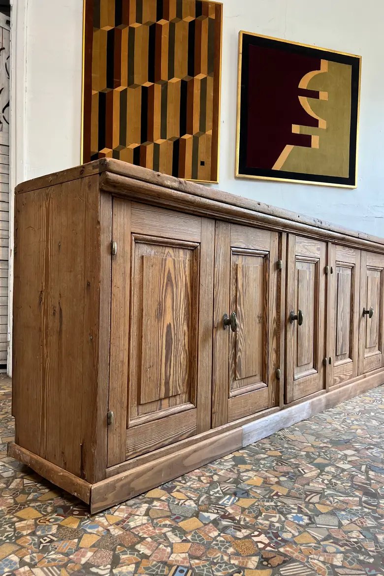 Ancienne enfilade d’atelier en sapin – 5 portes