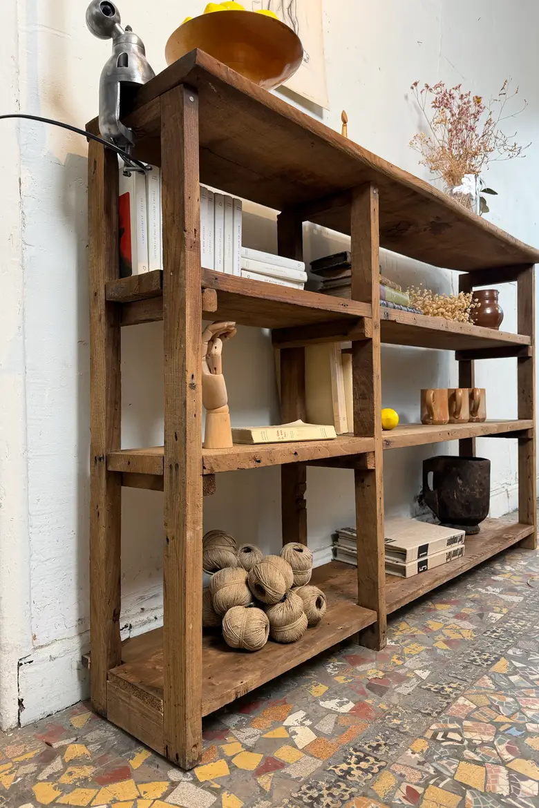 Ancienne étagère d’atelier