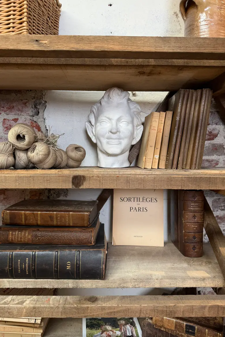 Ancienne étagère d’atelier de sculpture