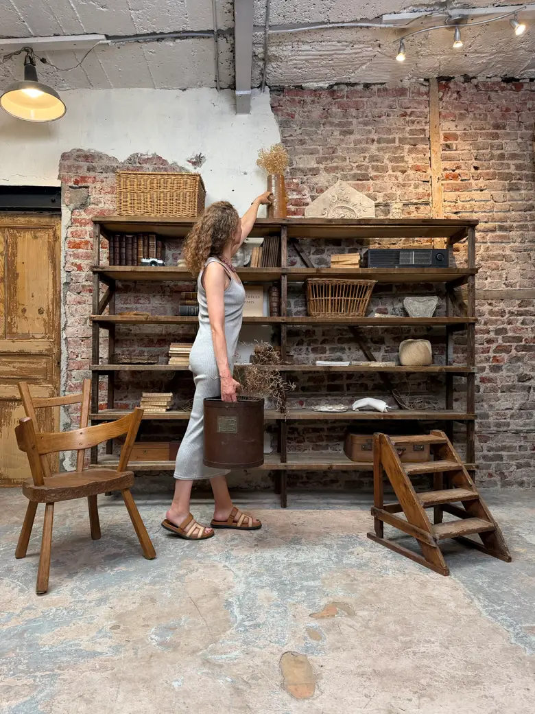 Ancienne étagère d’atelier de sculpture