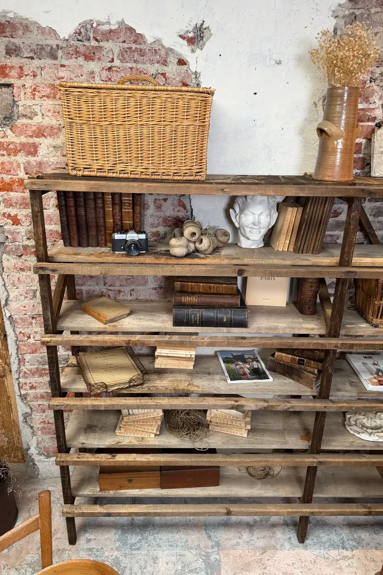Ancienne étagère d’atelier de sculpture