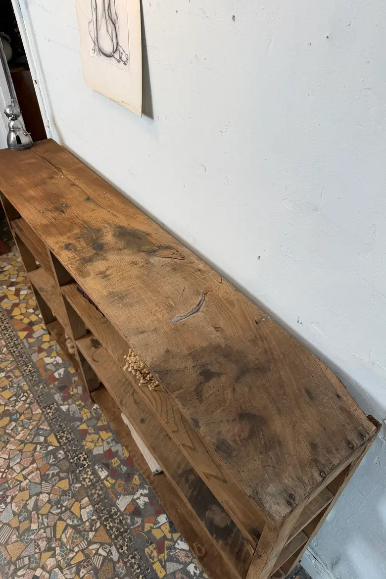 Ancienne étagère d’atelier