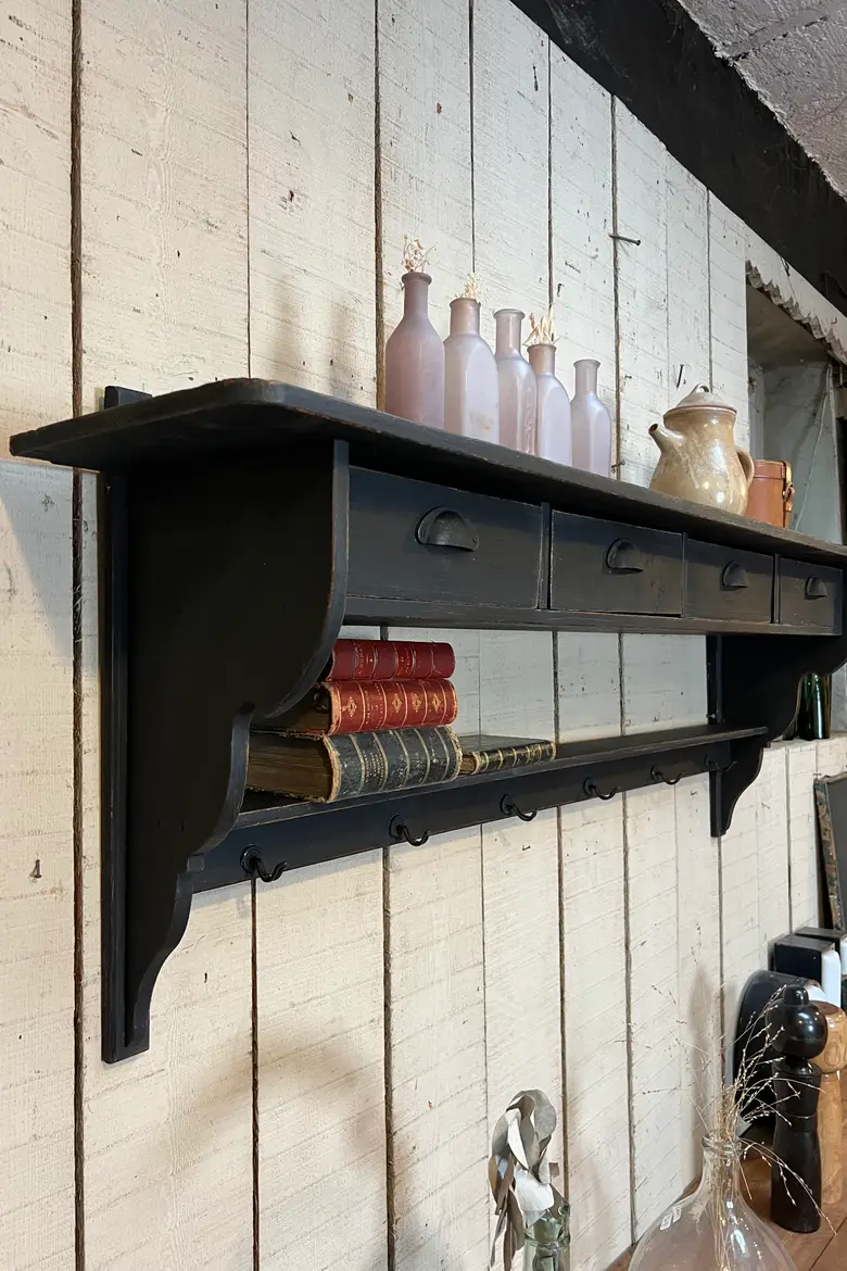 Ancienne étagère de cuisine