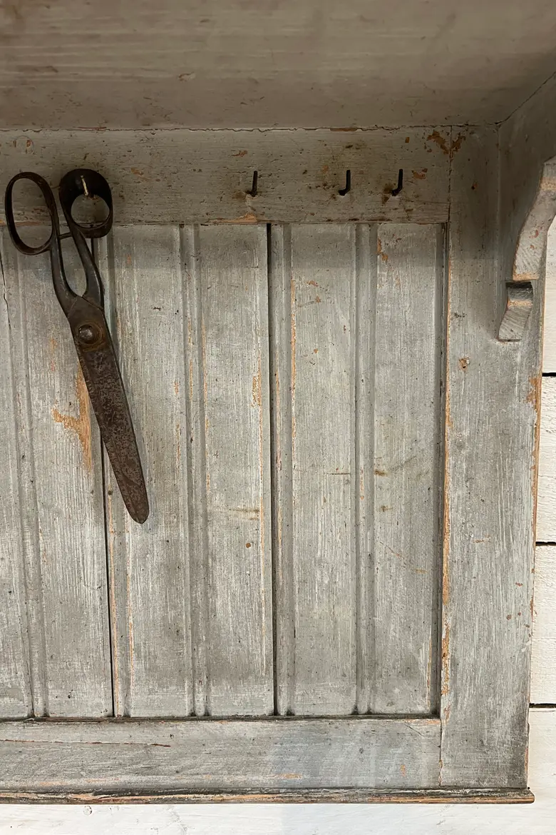 Ancienne étagère de cuisine