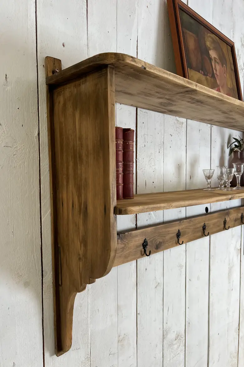 Ancienne étagère de cuisine