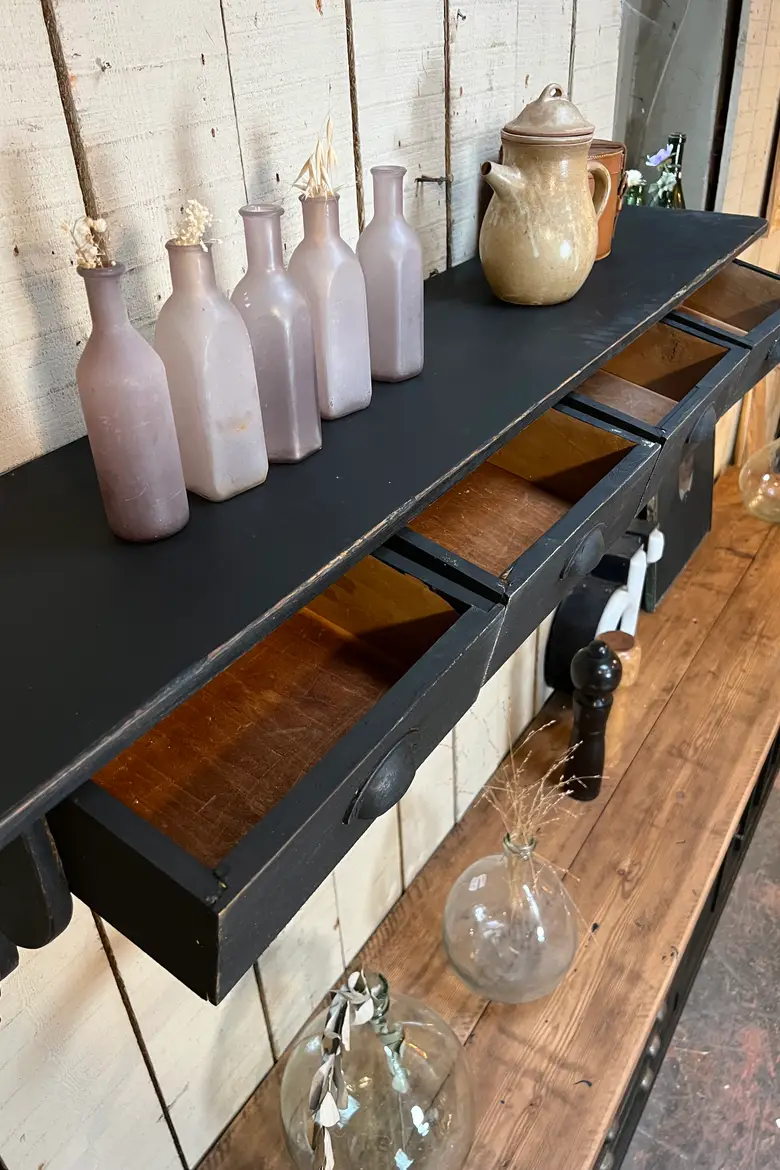 Ancienne étagère de cuisine