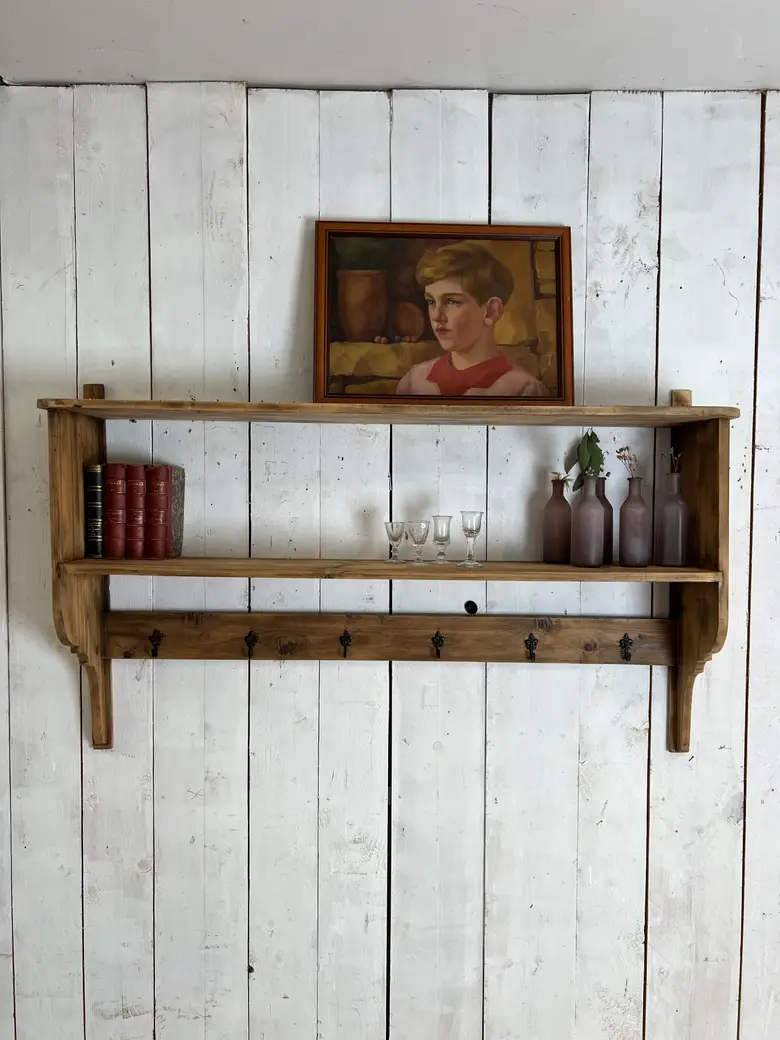 Ancienne étagère de cuisine