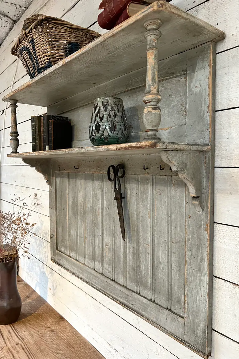 Ancienne étagère de cuisine