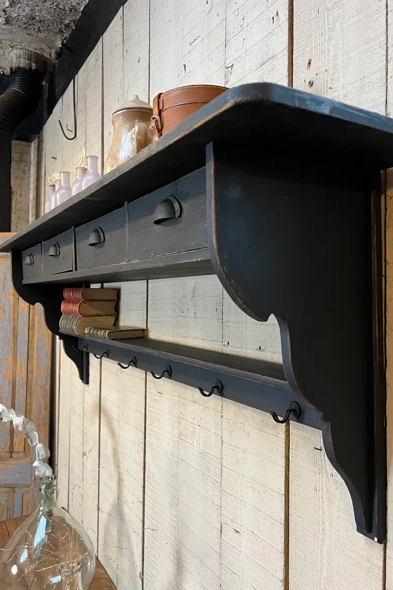 Ancienne étagère de cuisine