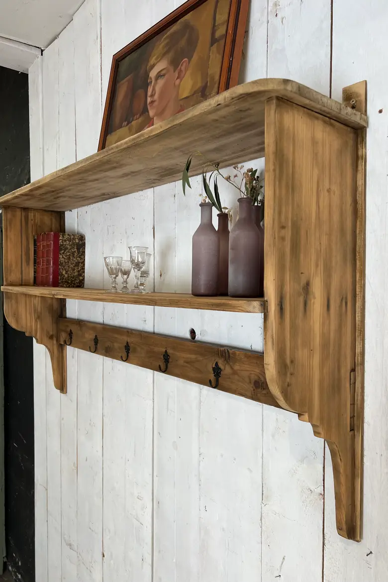 Ancienne étagère de cuisine