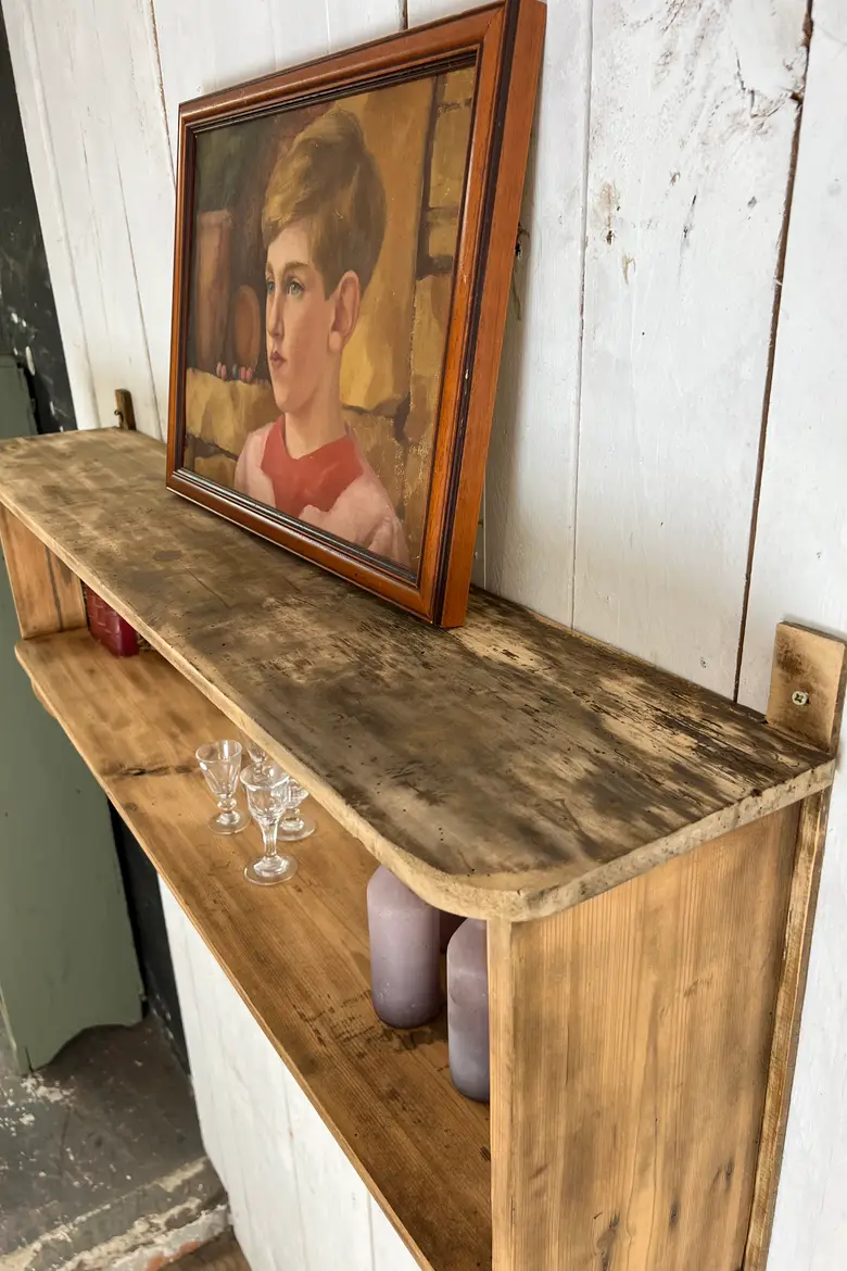 Ancienne étagère de cuisine