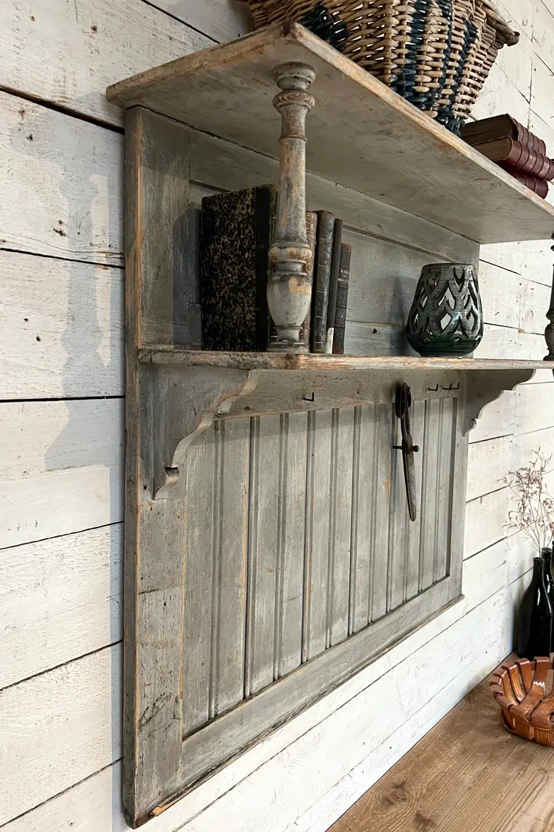 Ancienne étagère de cuisine