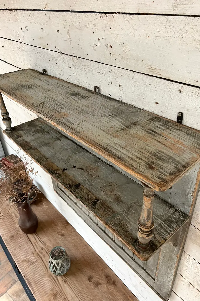 Ancienne étagère de cuisine