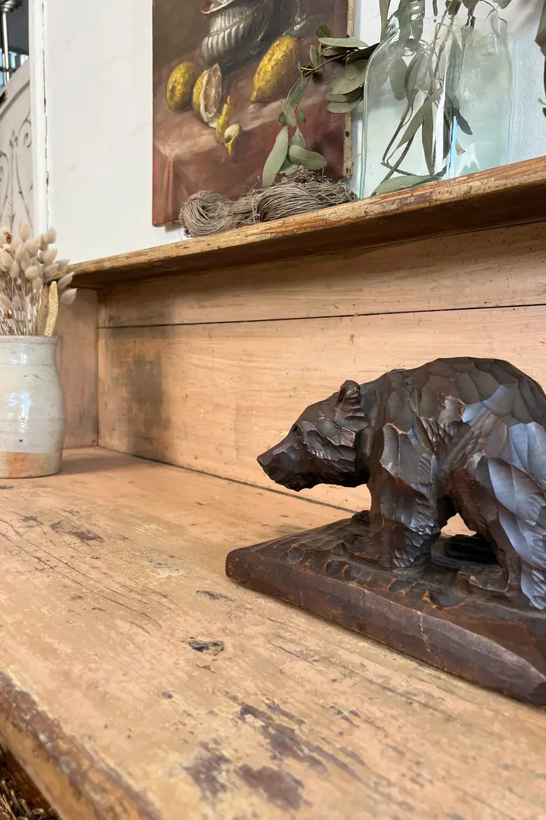 Ancienne étagère d’épicerie à la patine rose