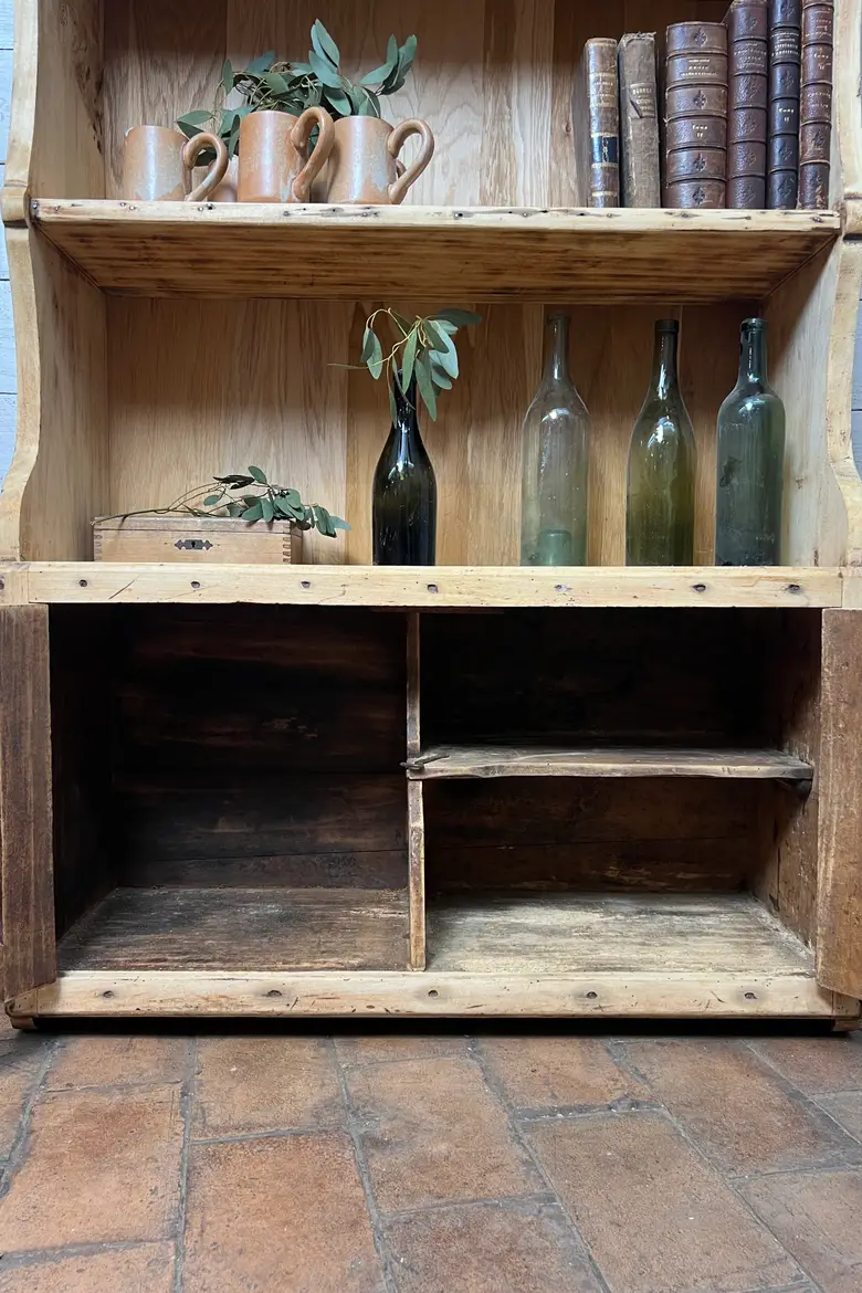 Ancienne étagère en sapin brut