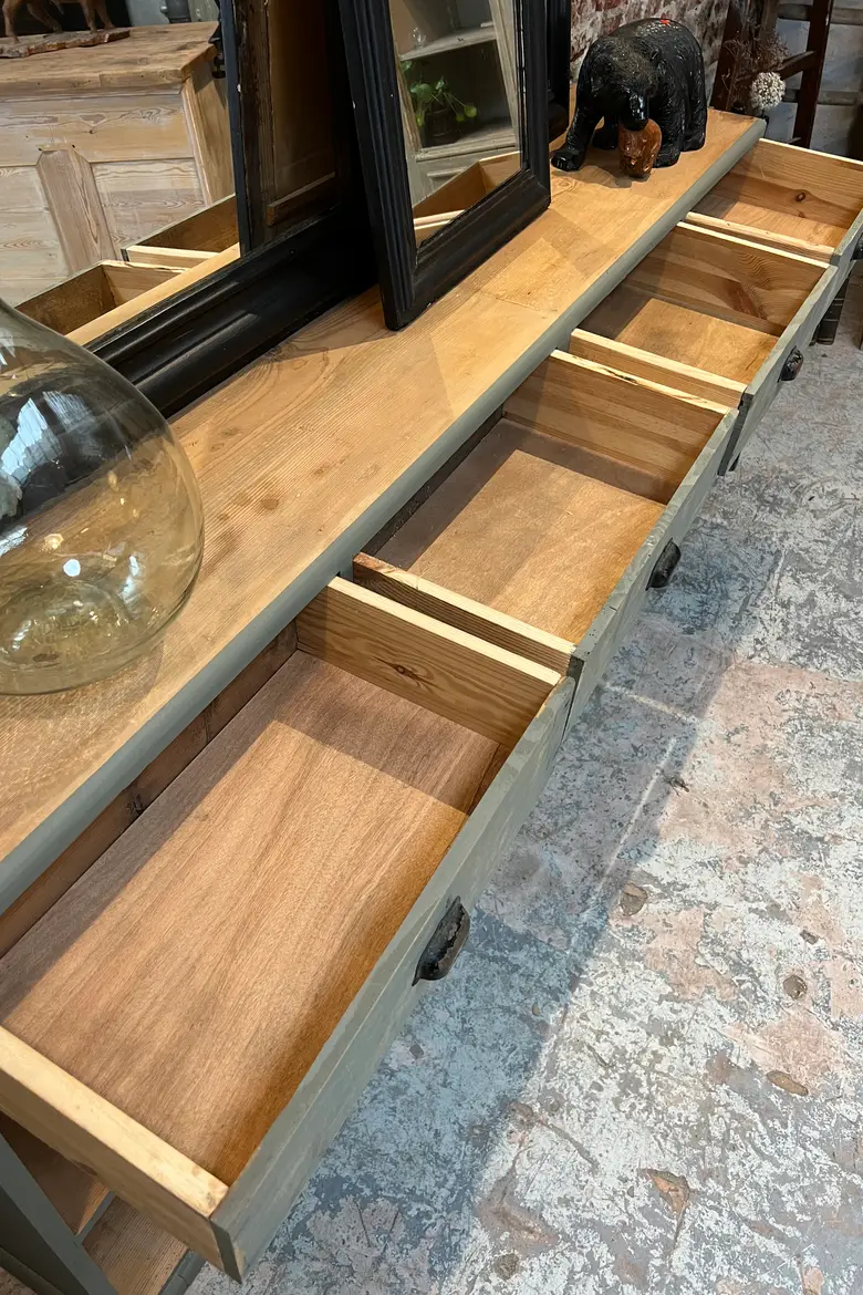 Ancienne étagère en sapin