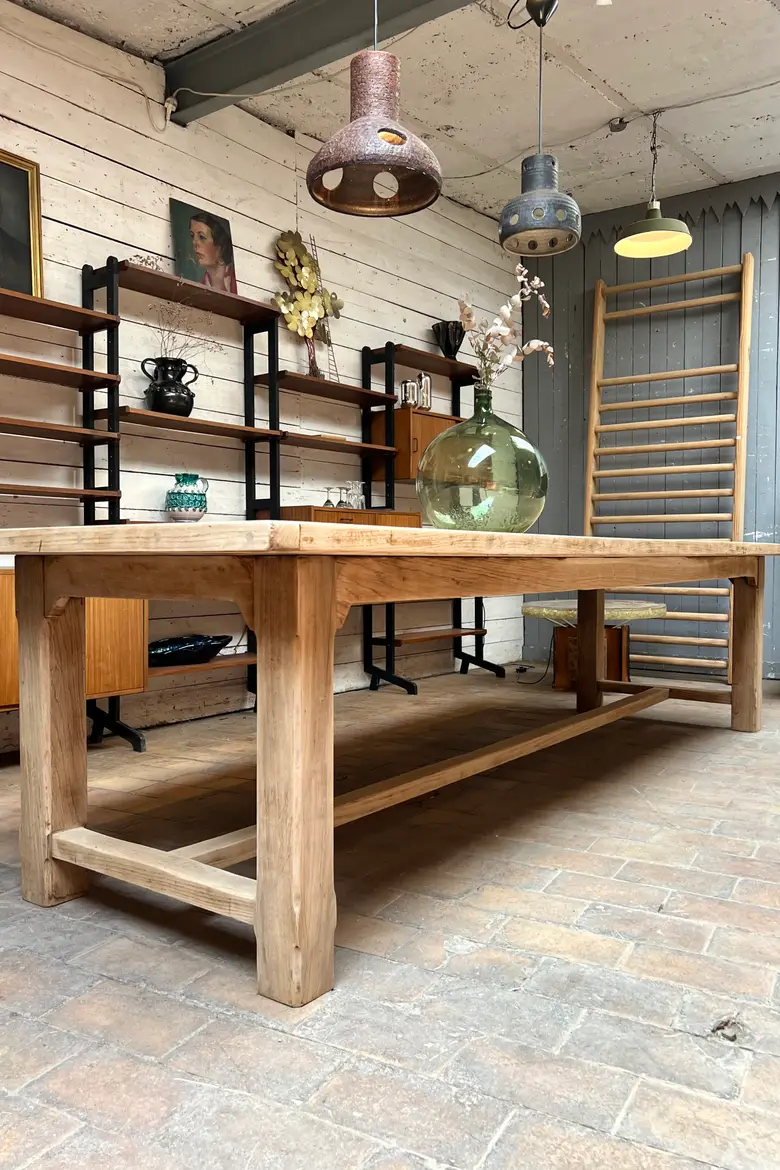 Ancienne grande table en chêne clair