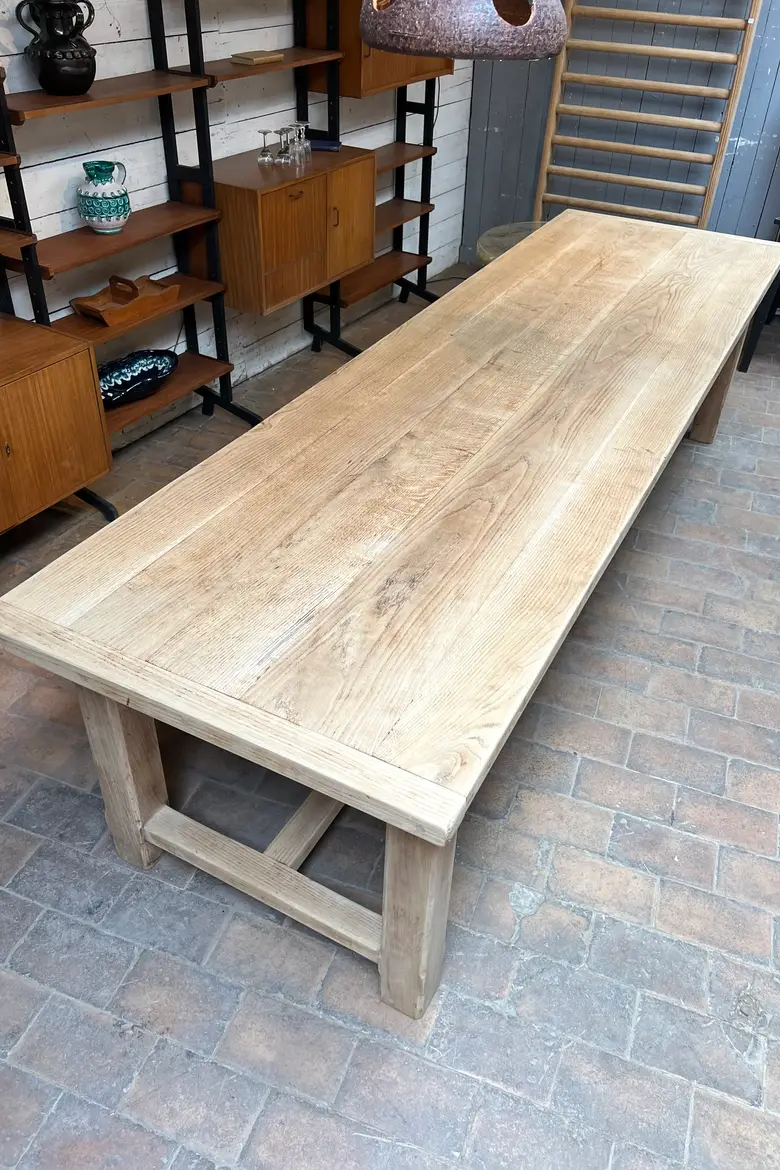 Ancienne grande table en chêne clair