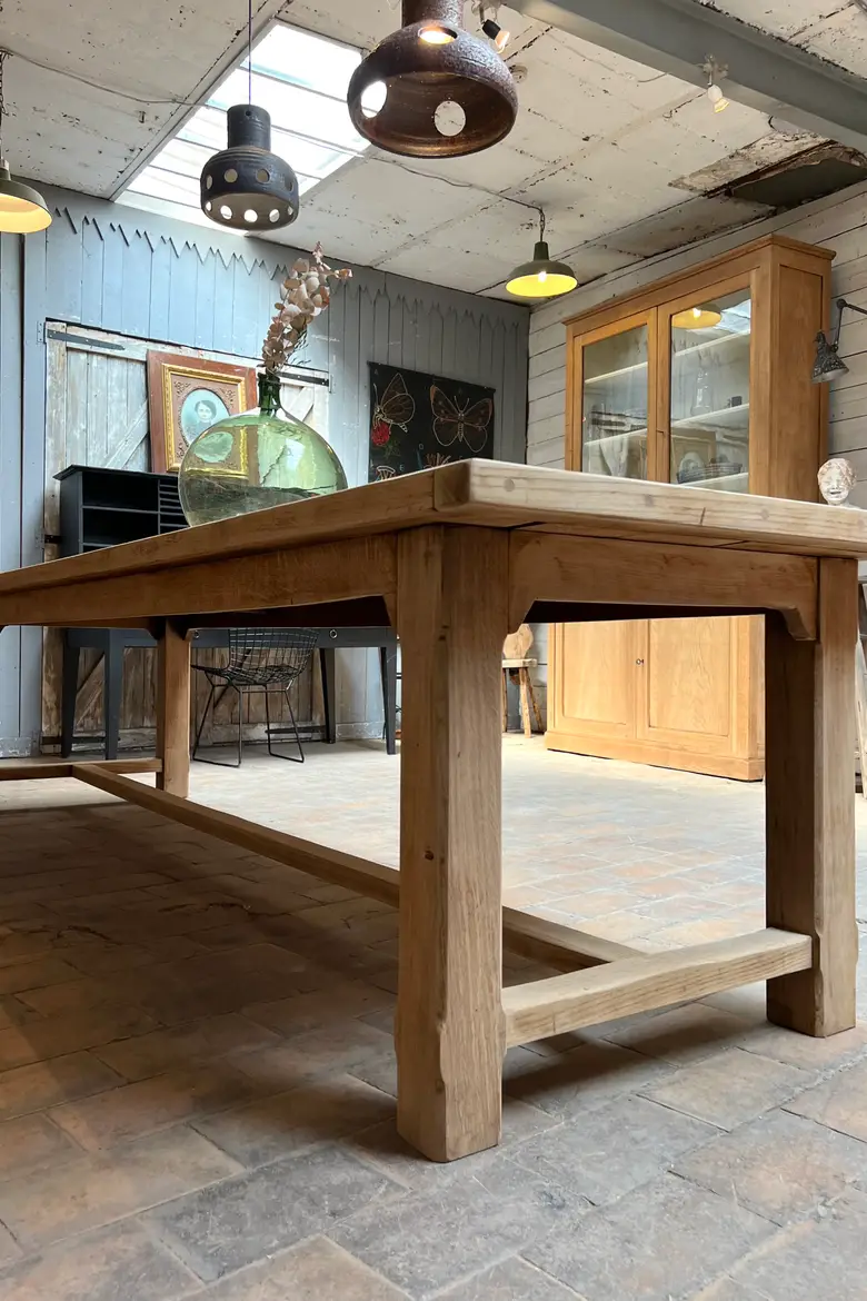 Ancienne grande table en chêne clair