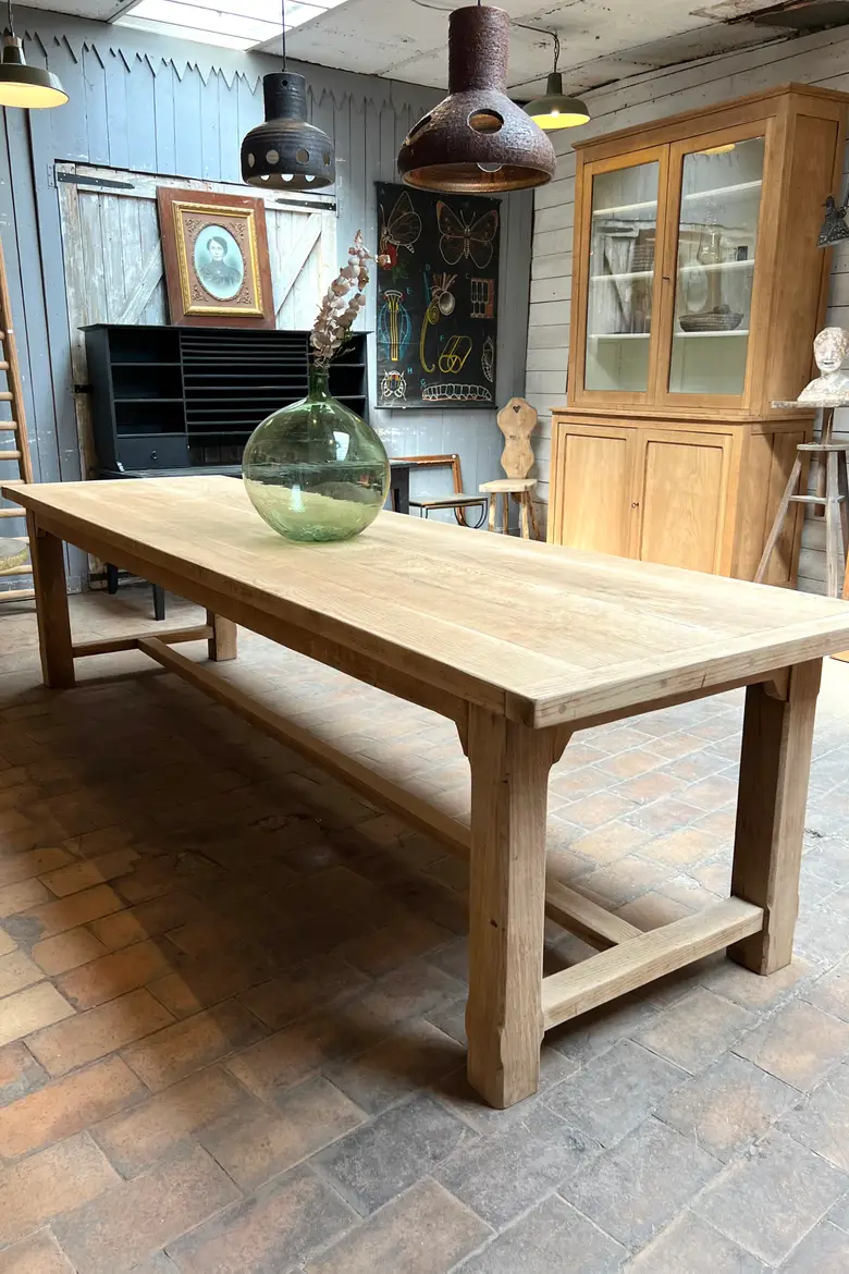 Ancienne grande table en chêne clair