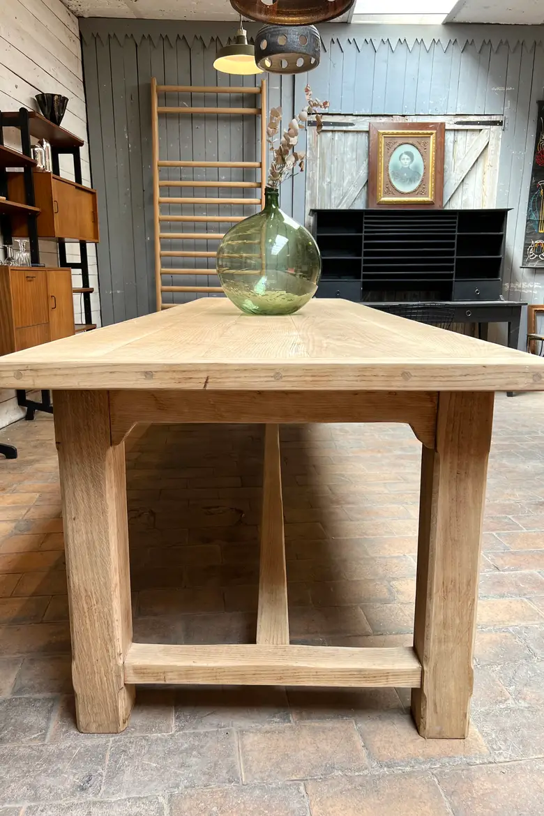 Ancienne grande table en chêne clair