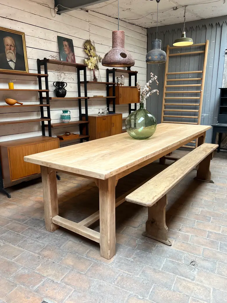 Ancienne grande table en chêne clair
