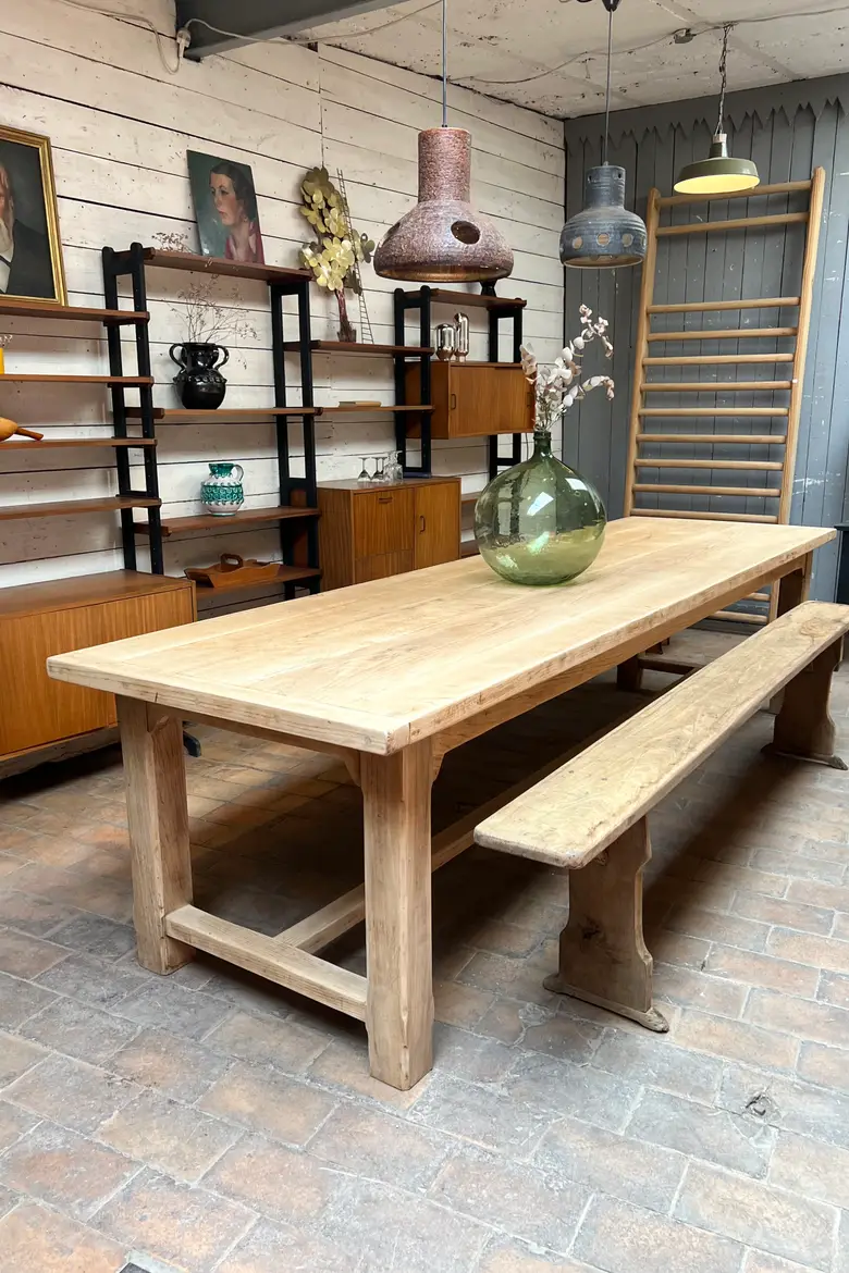 Ancienne grande table en chêne clair