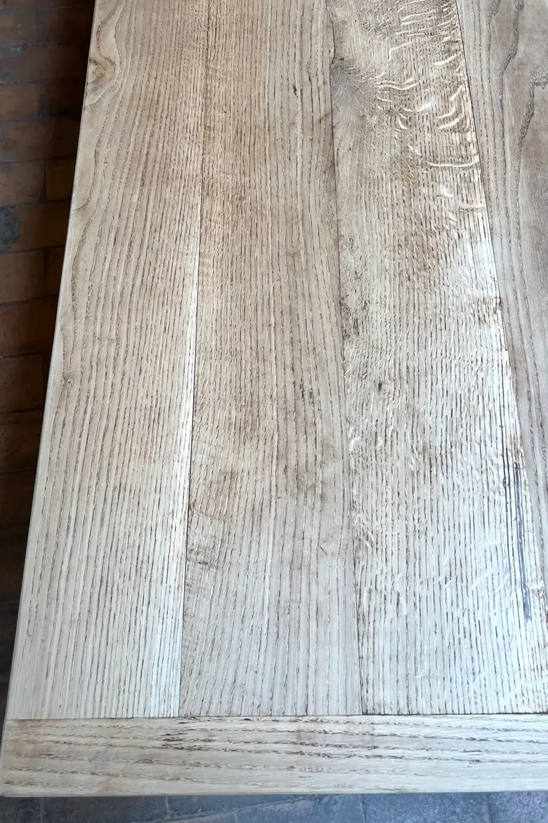 Ancienne grande table en chêne clair