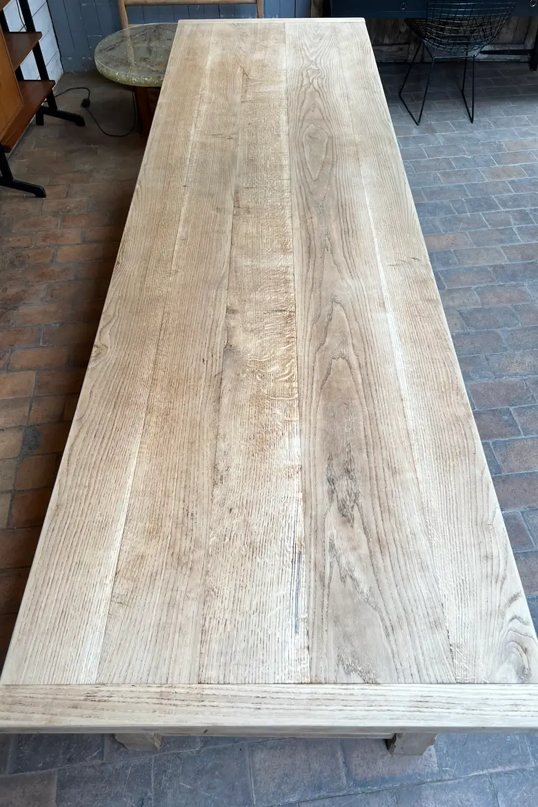Ancienne grande table en chêne clair