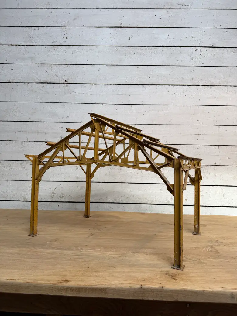 Ancienne maquette de charpente métallique — Ancienne maquette de charpente métallique